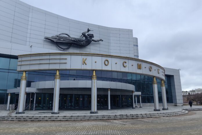 Учение целью которого является отработка действий по пресечению преступлений террористической направленности пройдет на базе киноконцертного театра Космос в Екатеринбурге ночью 12 ноября На период проведения учения будут введены временные ограничения движения граждан и транспорта в районе улиц Первомайская Карла Либкнехта Николая Никонова и береговой линии городского пруда Подробнее читайте на сайте Областной газеты Борис Ярков Областная газета Подписаться на ОГ Прислать новость Поддержать канал