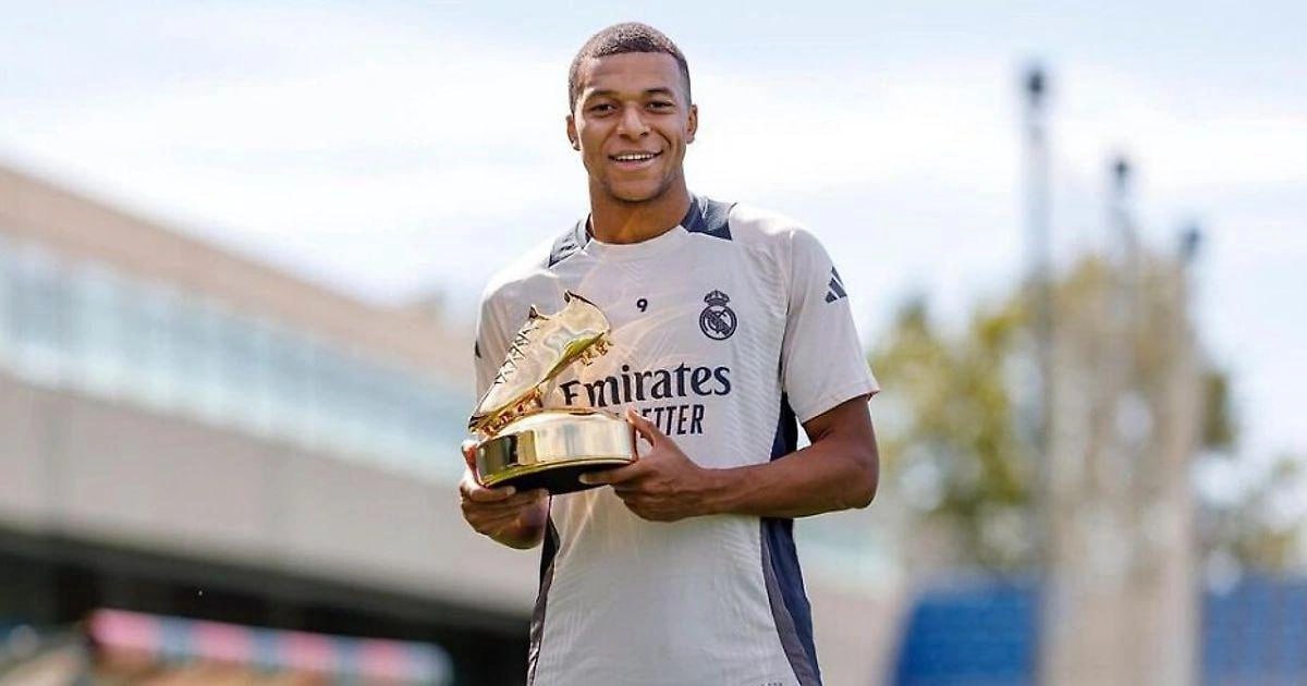 Нападающий Реала Килиан Мбаппе получил Золотую бутсу Француз стал лучшим бомбардиром прошлого европейского сезона забив 31 гол в Ла Лиге Стоит сказать что Золотая бутса вручается по итогам подсчёта баллов за голы Топ чемпионаты имеют коэффициент 2 поэтому Мбаппе за 31 гол получил 62 балла   Новости Азербайджана Написать нам ruoxuaz КилианМбаппе ФКРеалМадрид