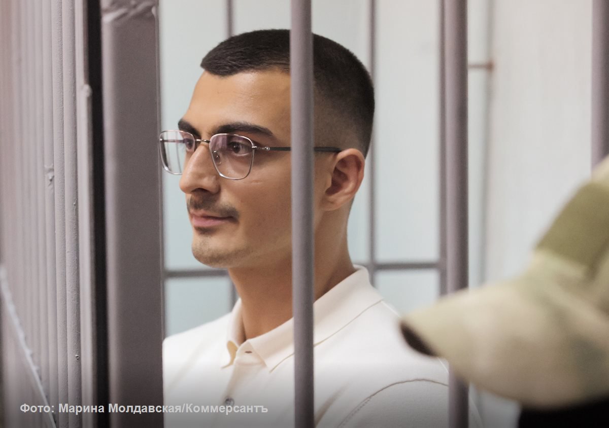 Верх Исетский райсуд Екатеринбурга продлил арест Мутвалы Шыхлински Напомним сына экс главы азербайджанской диаспоры на Урале обвиняют в насилии над представителем власти Поводом для возбуждения уголовного дела стало то что при задержании силовиками его отца Шахина Шыхлински по делу этнической группировки Шыхлински младший сбил на автомобиле сотрудника правоохранительных органов Суд решил оставить его под стражей до 14 декабря 2025 года Постановление суда пока не вступило в силу Подписывайтесь на Ъ Урал