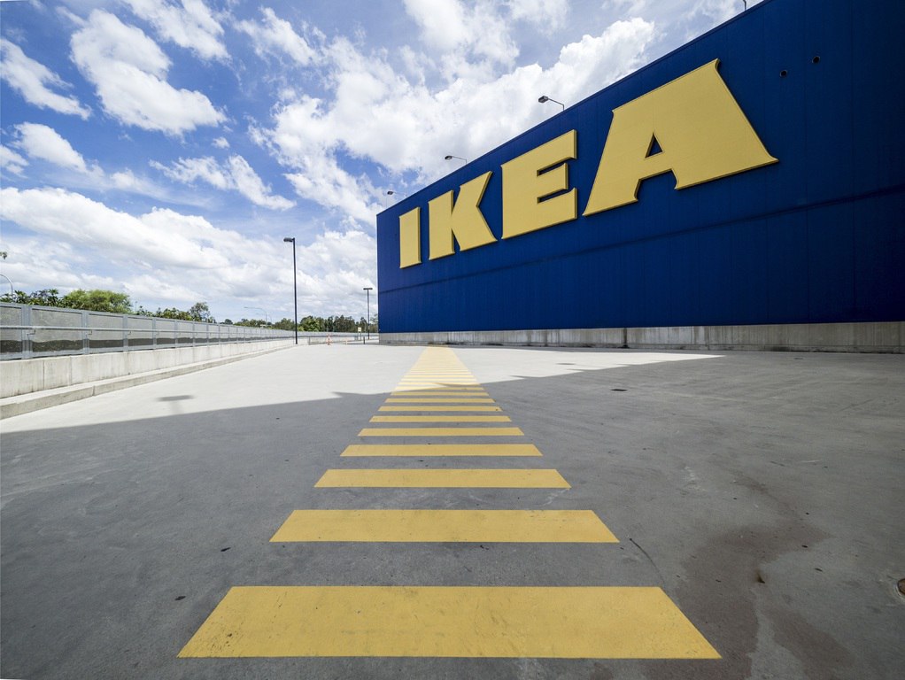 Возвращение IKEA в Россию откладывается минимум на три года Компания официально закрыла все свои магазины и распродала имущество признавая невозможность быстрого восстановления присутствия на российском рынке из за проблем с платежами и логистикой Глава Союза торговых центров Булат Шакиров заявил агентству РИА Новости что возвращение сети IKEA на российский рынок маловероятно в течение ближайших трех лет Согласно его мнен Читать на сайте ИА Бизнес код икеа россия