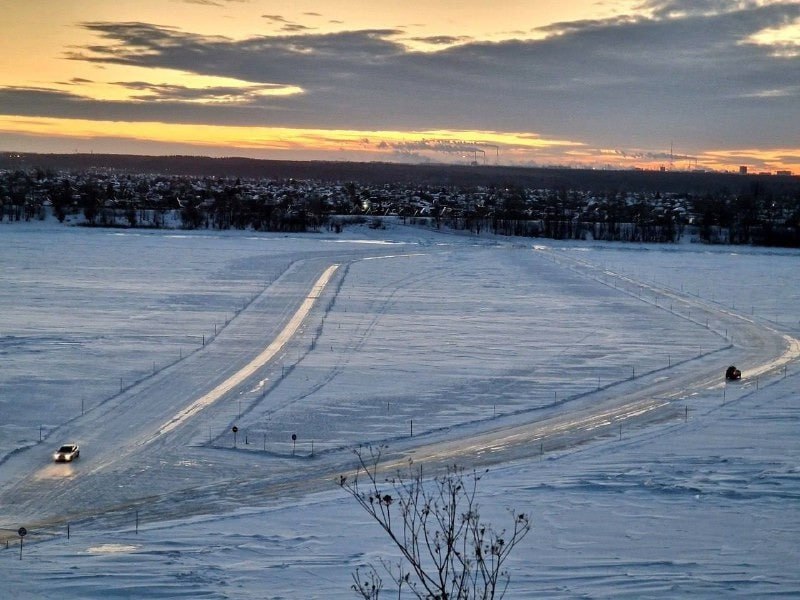 В Татарстане открыли первую в этом сезоне ледовую переправу С сегодняшнего дня начал действовать маршрут Зеленодольск Нижние Вязовые Переправа будет работать без перерыва и выходных стоимость проезда 400 рублей   Вечерка в MAX в Telegram