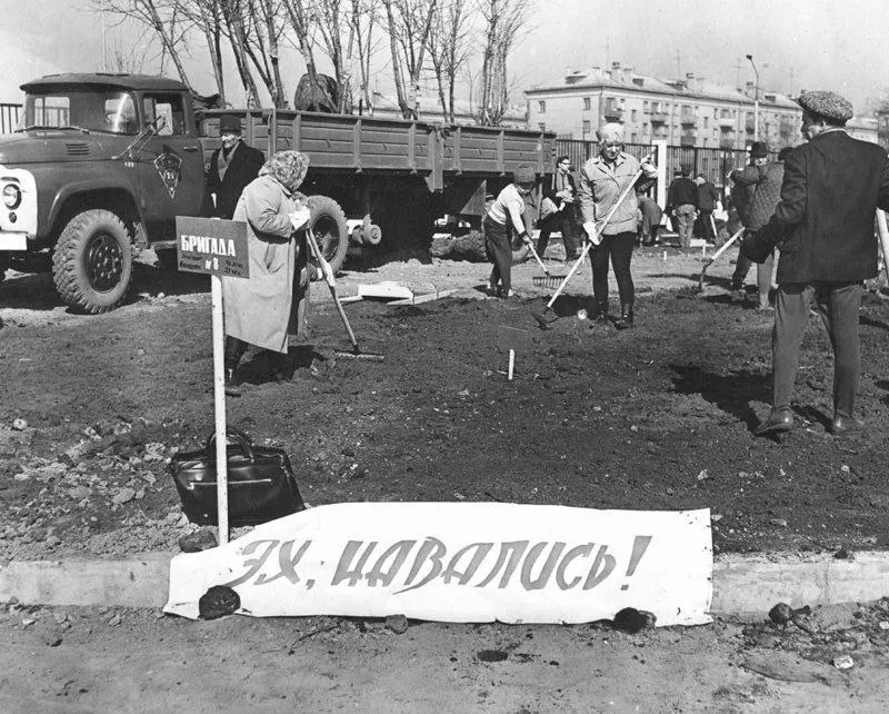 В Екатеринбурге предложили перенести празднование дня города с третьей субботы августа на первую чтобы жители города могли подольше насладиться жизнью в убранном городе ЕАН