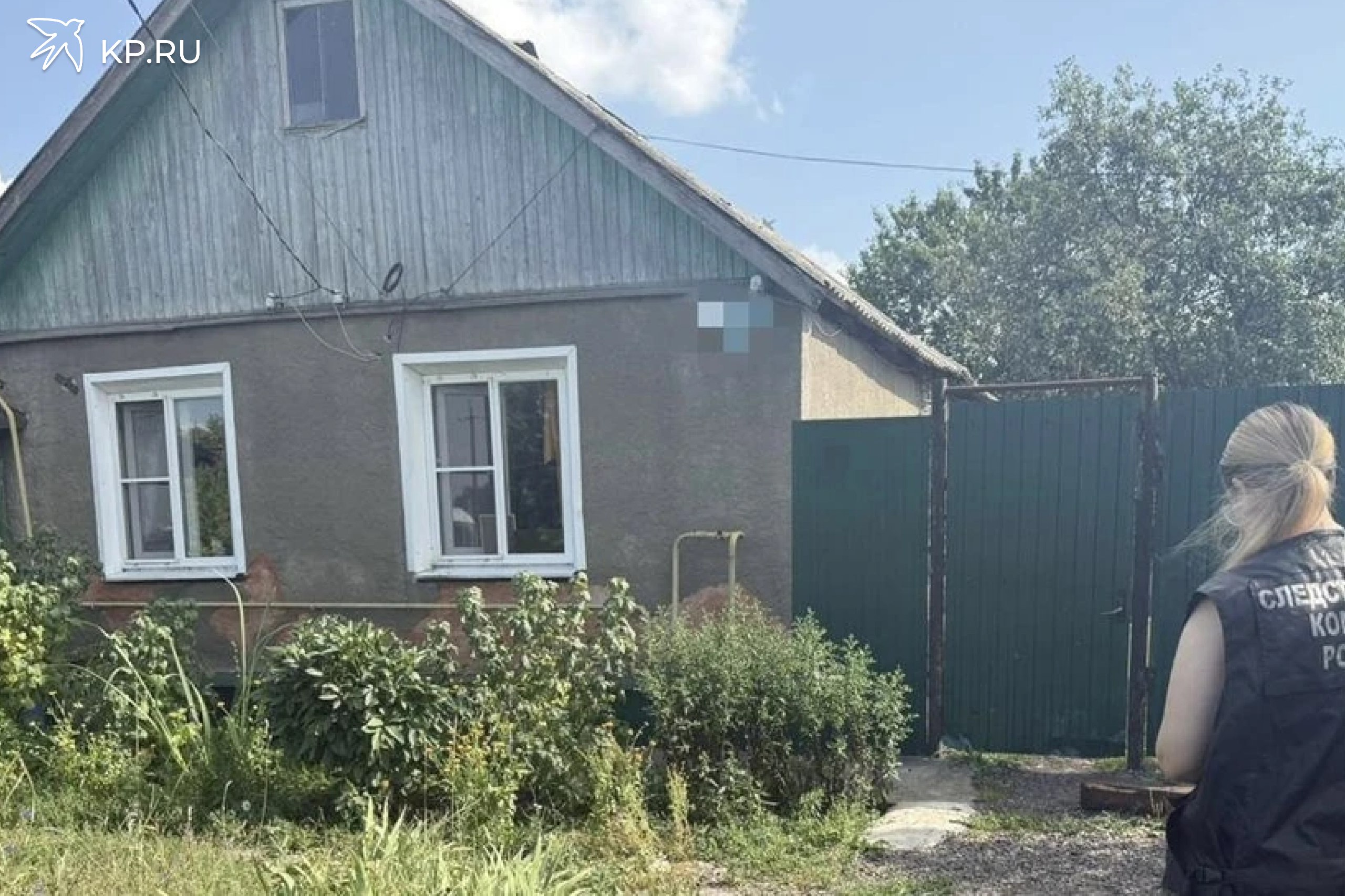 Под Воронежем пасынок ночью пытался зарезать отчима  Жителя Бобровского района взяли под стражу после попытки убийства. Молодой парень ночью пытался зарезать отчима.  Инцидент произошел 1 августа в поселке Неждановка. Двое местных жителей выпивали. Во время застолья 51-летний мужчина предъявил 29-летнему пасынку претензии по поводу употребления наркотиков. Тот обиделся, дождался, когда отчим уснет, и ударил его несколько раз ножом в грудь и живот. Мужчина проснулся, смог оказать активное сопротивление нападавшему, его успели спасти медики. Возбуждено уголовное дело за покушение на убийство. Подозреваемого заключили под стражу. Назначен комплекс судебных экспертиз, допрашиваются свидетели, - сообщили в следственном управлении СК России по Воронежской области.