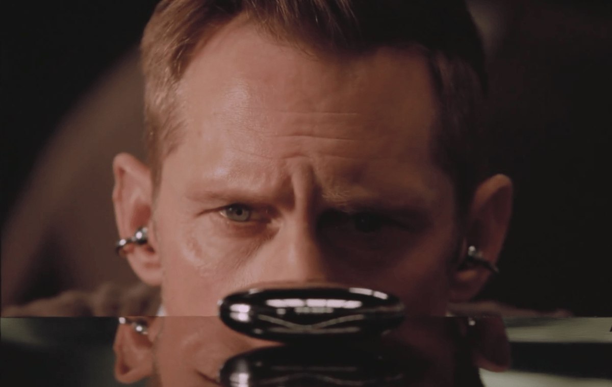 В OpenAI более 200 человек работают над семейством ИИ устройств в том числе умной колонкой и возможно умными очками и лампой узнало The Information В начале 2026 года инсайдер говорил о разработке наушников после чего в интернете опубликовали якобы их рекламу компания назвала её фейком vc ru ai 2749045