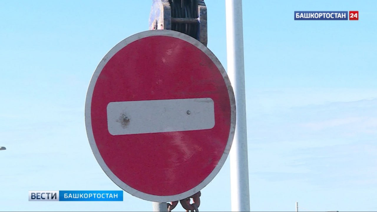 В Уфе в ночь на 25 апреля ограничат движение на Затонском мосту В Уфе на Затонском мосту с 24 по 25 апреля с 23:59 до 05:00 часов, будет введено временное частичное ограничение движения. Как сообщили в пресс-службе городской мэрии, движение ограничат по выделенной крайней левой полосе нового моста, предназначенной для движения грузовых автомобилей в объезд старого Затонского моста. Подписаться Сообщить новости