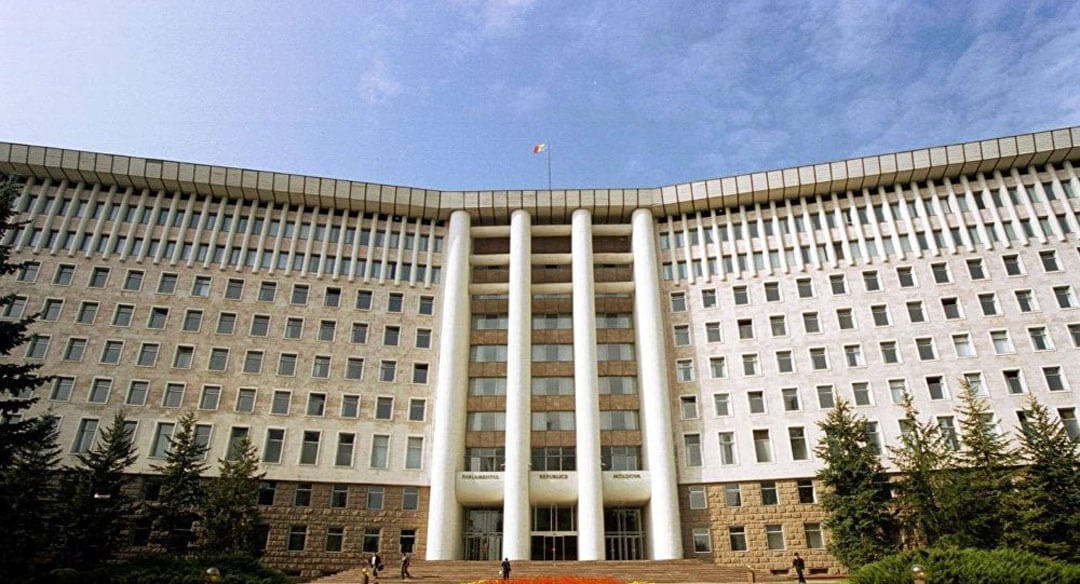 Новый парламент начнёт свою работу уже на этой неделе Как рассказал Игорь Гросу уже в четверг в парламенте рассмотрят кандидатуры вице спикеров состав Постоянного бюро и парламентских комиссий В пятницу же на повестке дня будет стоять рассмотрение нового кабинета министров Александра Мунтяна и программу правления