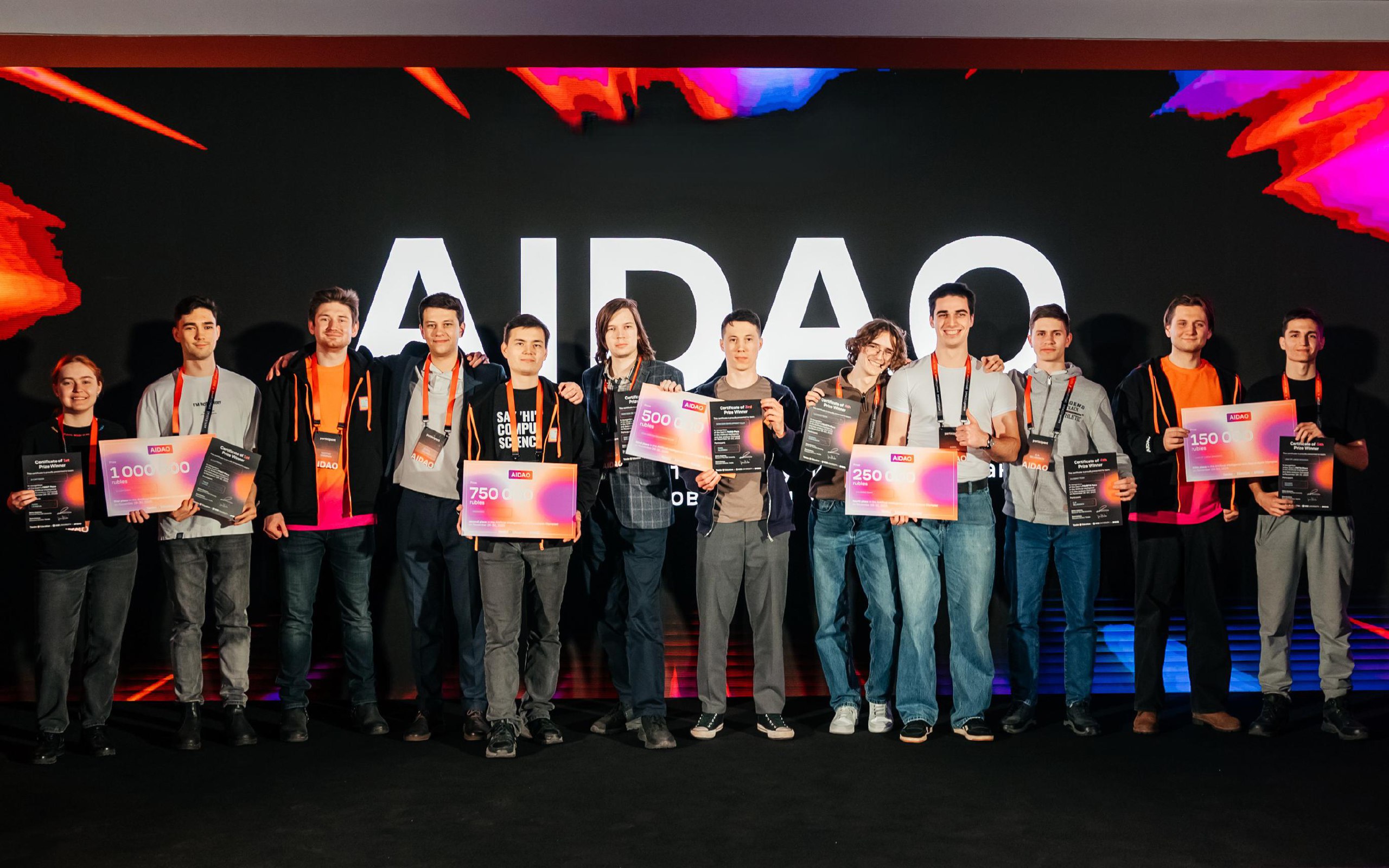 Команда ИТМО победила в AIDAO с ИИ моделью для автономного транспорта Команда студентов из ИТМО снова стала первой на международной олимпиаде по искусственному интеллекту и анализу данных AIDAO организованной Яндексом и НИУ ВШЭ Их модель для компьютерного зрения в автономном транспорте оказалась самой точной среди 248 команд из 14 стран Финальное задание требовало обучения нейросети по распознаванию препятствий на изображениях решение задач актуальных для реальной робототехники В пятёрке лучших оказались также команды из МФТИ Сколтеха МГУ и других ведущих вузов Призовой фонд составил 2 65 млн рублей Читайте полную статью на сайте РБК Трендов Этот анонс написан ИИ РБК Трендов