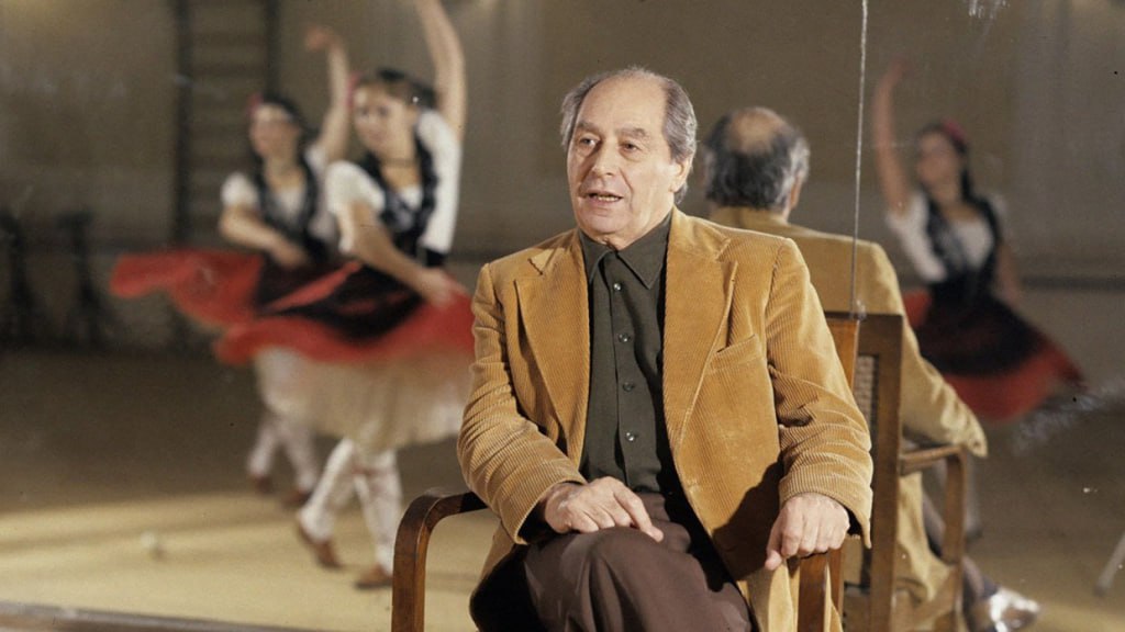 Игорь Моисеев Танец пластический портрет народа 21 января исполняется 120 лет со дня рождения хореографа с мировым именем Игоря Александровича Моисеева Именно он первым в мире придумал объединить фольклорное танцевальное творчество с классической хореографией подняв тем самым народный танец до уровня высокого искусства Много лет созданный им Ансамбль народного танца является мягкой силой сначала СССР а теперь и России поскольку в его репертуаре представлены сотни танцев практически со всех уголков земного шара Культура ДеньВистории   russkiymir ru publications 342937