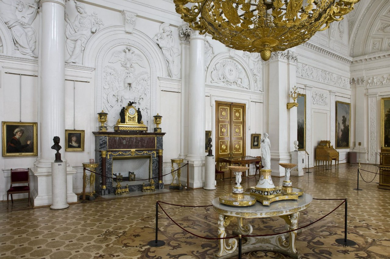 7 января Эрмитаж можно будет посетить бесплатно На официальном сайте Эрмитажа праздничные билеты в Главный музейный комплекс Главный штаб центр Старая Деревня Дворец Меншикова Музей императорского фарфорового завода и Зимний дворец Петра I будут размещены 4 января 5 января возможны дополнительные выкладки онлайн билетов Также бесплатные билеты можно будет получить 7 января в кассах комплексов Эрмитажа в порядке живой очереди Кассы Эрмитажа на Дворцовой площади будут работать с 11 00 до 17 00 Подписаться Куда сходить в Петербурге