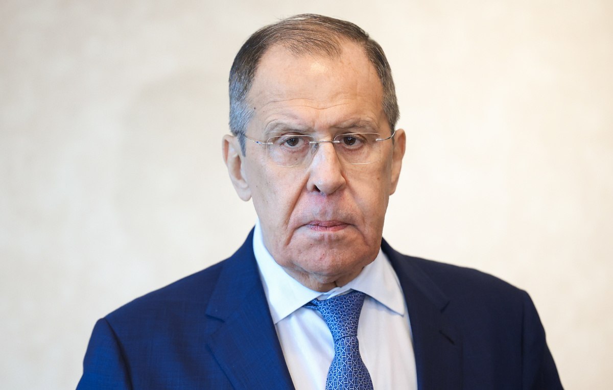 Лавров подтвердил что Россия поддерживает позицию Китая относительно статуса Тайваня В интервью агентству ТАСС глава российского МИД Сергей Лавров акцентировал что Российская Федерация рассматривает Тайвань как составную часть КНР и отвергает любую возможность признания его независимости Россия твердо убеждена что Тайвань является неотъемлемой территорией Китая и выступает против любых проявлений сепаратизма на острове Вопрос Тайваня относится к внутренним делам Китайской Народной Республики и Пекин имеет полное право отстаивать свой суверенитет и территориальную целостность в этом вопросе подчеркнул Лавров  Ранее Sky News опубликовало информацию о том что к 2027 году Тайвань вероятно будет готов к вооруженному конфликту с Китаем Впоследствии Палата представителей США одобрила оборонный бюджет предусматривающий выделение около 1 миллиарда долларов на укрепление обороноспособности Тайваня Russia News Подпишись