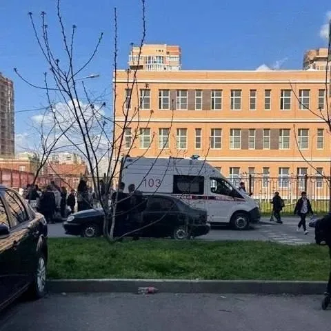 В Краснодаре девятиклассник распылил перцовый баллончик в гимназии 18 Двое детей госпитализированы Полиция опрашивает подростка и его родителей В школе проведено проветривание и санобработка Краснодар Сегодня Телеграм ВСЁ оставайтесь на связи с нами в MAX   max ru krd 00