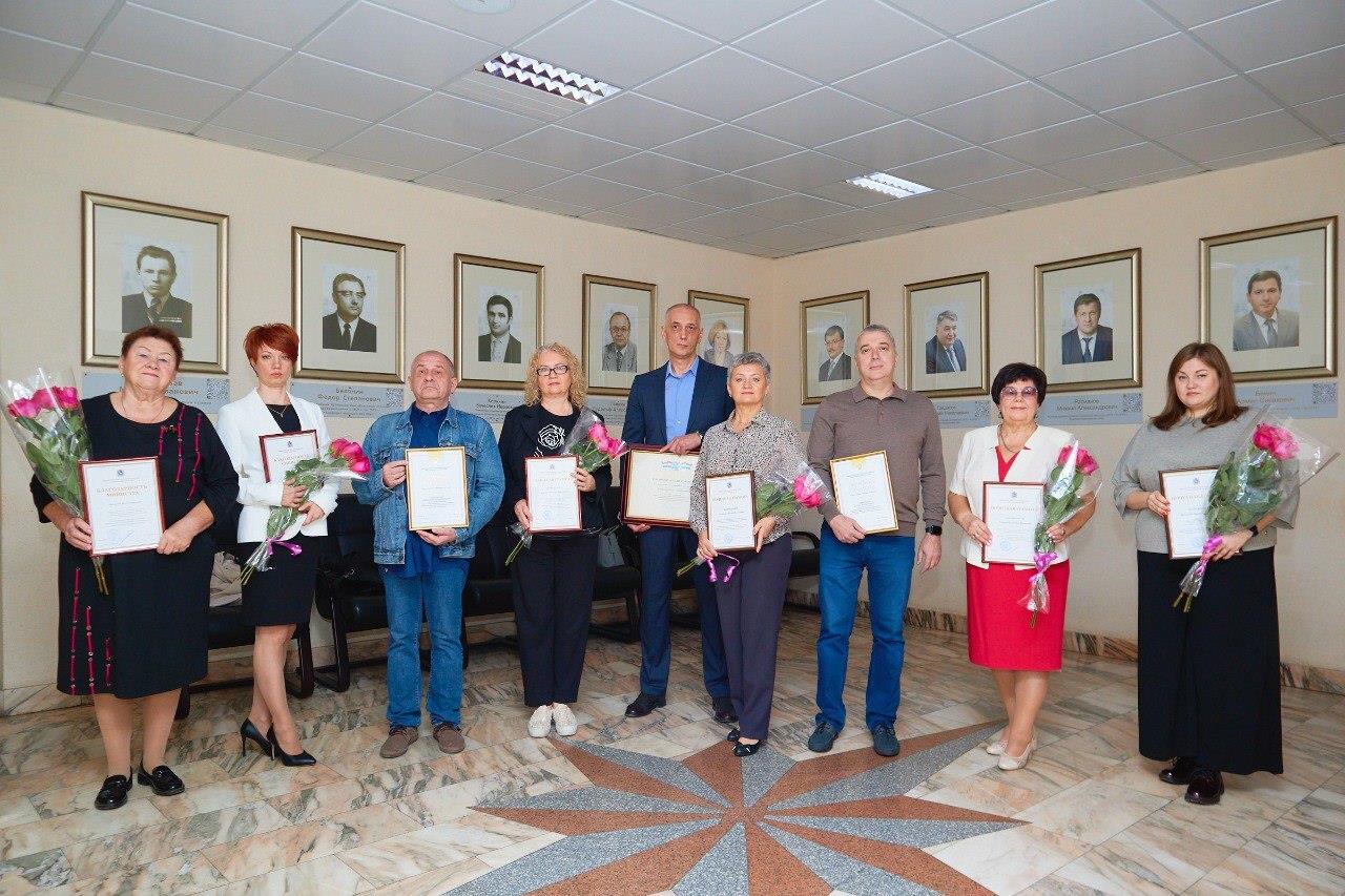Врачи из Самары стали победителями Всероссийского конкурса Центральная комиссия Всероссийского конкурса врачей и специалистов с высшим немедицинским образованием подвела итоги и определила победителей Среди них специалист Самарской городской поликлиники 6 Промышленного района Наталья Гиль победила в номинации Лучший врач общей практики и врач Самарской городской клинической больницы 1 им Н И Пирогова Вера Базаева в номинации Лучший травматолог ортопед   volga news article 765596 html