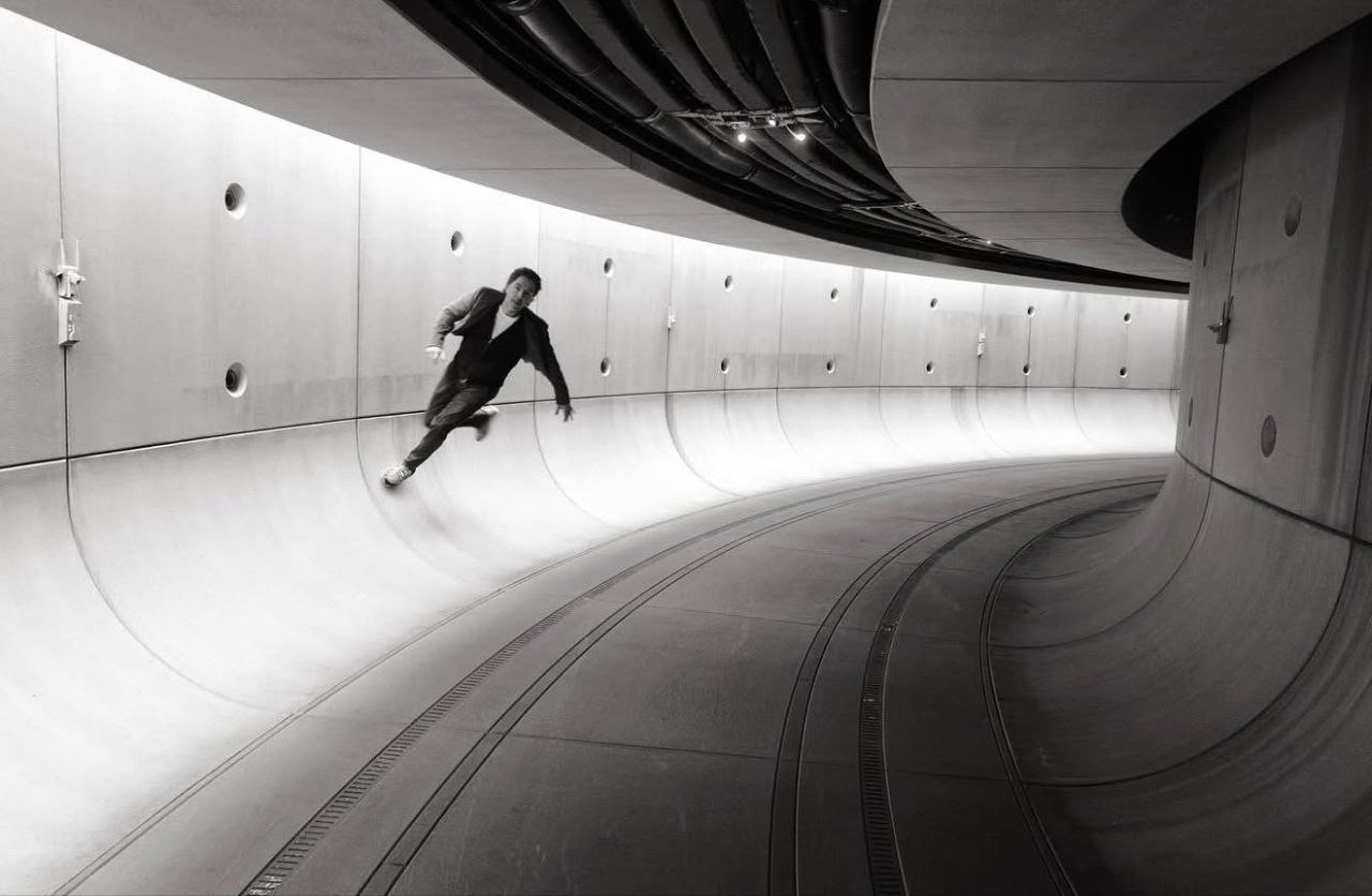 Съемки Star Wars Starfighter завершены о чем объявил режиссер фильма Шон Леви в соцсетях Действие новых Звездных войн развернется через пять лет после девятого эпизода Других сюжетных подробностей пока нет Главную роль сыграл Райан Гослинг с ним снялись Миа Гот Эми Адамс Мэтт Смит Аарон Пьер В зарубежный прокат Star Wars Starfighter выпустят 28 мая 2027 года Кинопоиск Новости