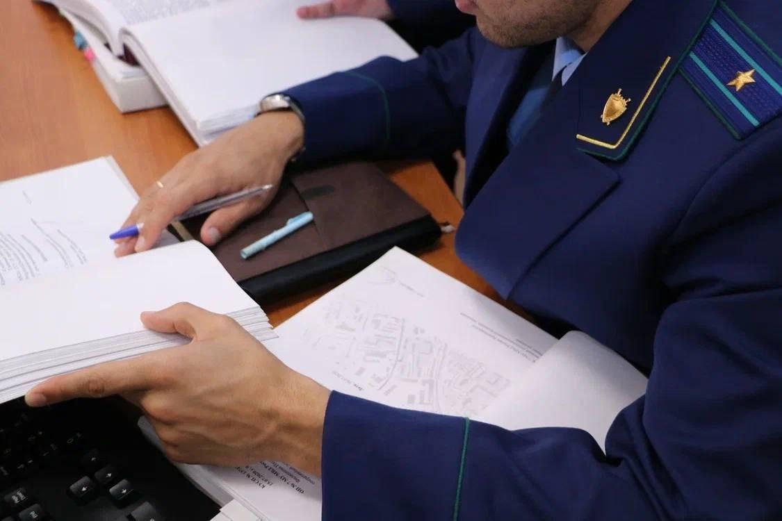После вмешательства прокуратуры 96-летней жительнице Алешкинского округа произведен перерасчет пенсии Прокуратура Херсонской области, по обращению дочери 96-летней жительницы Алешкинского округа, провела проверку исполнения законодательства в сфере пенсионного обеспечения и социальной защиты граждан. Установлено, что пожилой женщине в силу преклонного возраста положен перерасчет пенсии по старости, однако в силу возраста она самостоятельно не могла обратиться в уполномоченные органы. Работниками прокуратуры от имени заявительницы подготовлено соответствующее заявление и собран необходимый пакет документов, которые были направлены в клиентскую службу Алешкинского муниципального округа Отделения Фонда пенсионного и социального страхования Российской федерации по Херсонской области. По результатам рассмотрения заявления женщине произведен перерасчет пенсии в сторону значительного увеличения. Кроме того, после произведенного перерасчета ей выплачена задолженность в сумме свыше 75 тыс. рублей. #Происшествия