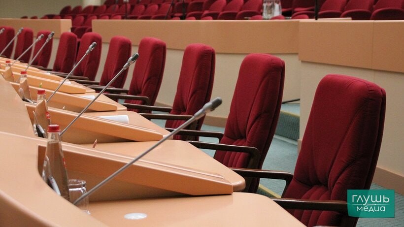 Председатель Саратовской областной думы анонсировал смену глав комитетов Сегодня 22 сентября председатель Саратовской областной думы Алексей Антонов анонсировал изменение состава в семи комитетах и замену глав некоторых из них Об этом он сообщил в своем Telegram канале Антонов отметил что на довыборах в облдуму избрали новых депутатов Антонину Галяшкину Дмитрия Лыгина и Сергея Овсянникова Глава облдумы считает что эти люди обладают знаниями полезными для региона Заходите на наш сайт это очень помогает редакции   glush media news view id 3984