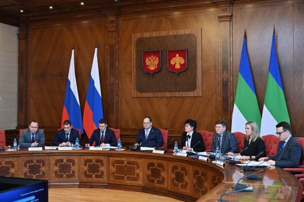 Ростислав Гольдштейн поручил взять на особый контроль качество питания в школах Коми Он подчеркнул что к проверкам необходимо обязательно привлекать не только контролирующие органы но и местных депутатов и общественность в первую очередь родителей учеников komiinform ru news 291839