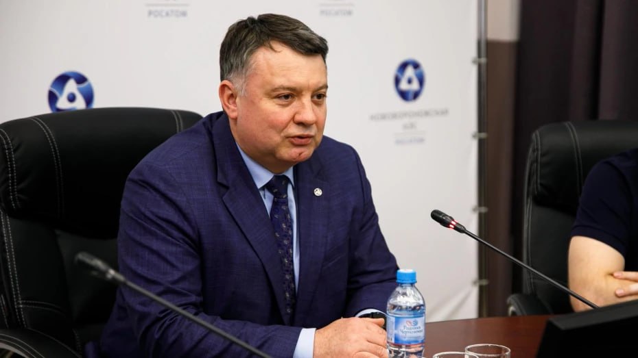Глава Нововоронежа Николай Нетяга покинул пост Николай Нетяга сложил свои полномочия во вторник 22 сентября Он был избран депутатом Воронежской областной думы восьмого созыва по одномандатному избирательному округу 13 включает в себя Нововоронеж Хохольский и Репьевский районы а также Никольское и Рогачевское сельские поселения Новоусманского района Вместе с полномочиями гордумы истекает и срок полномочий главы администрации Нововоронежа Ранее эту должность и должность главы горокруга занимали два разных человека С новым сроком оба поста объединят в один На данный момент руководителем горадминистрации является Роман Ефименко Подписывайтесь на канал РИА Воронеж в Max