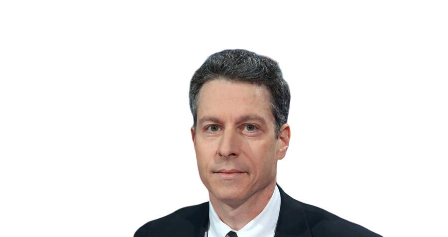 Майкл Бом: Трамп не верит в успешность переговоров РФ и Украины, но "золотая лихорадка" не дает ему покоя Как только ВС РФ дойдут до административных границ Донецка, Херсонской и Запорожской областей, у Трампа появится основание снять санкции с России. Это основной приз для лидера США: он сможет хвастаться, что добился "золотой лихорадки" для американских корпораций на привилегированной основе в России. Об этом в интервью изданию Украина.ру рассказал политолог, американский журналист Майкл Бом. В соцсети Truth Social 27 мая Дональд Трамп написал: "чего Владимир Путин не понимает, так это то, что если бы не я, с Россией уже случилось бы много действительно плохих вещей. Я имею в виду ОЧЕНЬ ПЛОХИХ. Он играет с огнём!" — Майкл, таким образом Трамп угрожает Путину и России? — Я бы не придавал большое значение его заявлениям. Я считаю, что это "показуха, и Трамп не готов перейти от слов к делу. Я имею в виду к введ... читать полностью