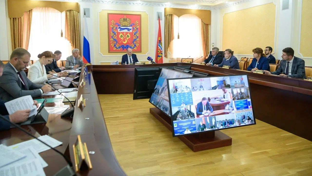 ⏺Рейтинг чиновников составят в Оренбуржье  Такое решение принял врио губернатора Евгений Солнцев. Его распоряжение о личных каналах в сети выполнили, однако работа с населением в них врио губернатора не устроила. По его мнению, «не на все вопросы были даны ответы».  По этой причине главам органов исполнительной власти и главам муниципалитетов будут присваиваться места в соответствующем рейтинге.      Оренбуржье