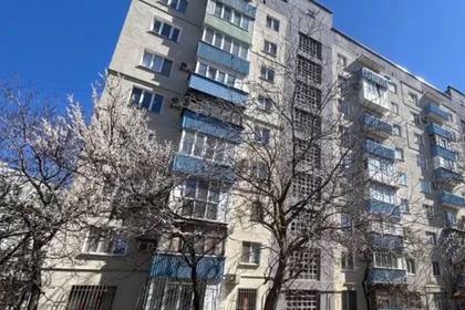 В Мариуполе завершили капитальный ремонт девятиэтажного дома Он состоит из трех подъездов. По главному фасаду расположены балконы и лоджии, по дворовому – лоджии. Об этом сообщили в пресс-службе компании «РКС-НР». В результате прямого попадания снаряда первый подъезд девятиэтажного дома в Мариуполе был разрушен с 3-го по 5-й этаж.