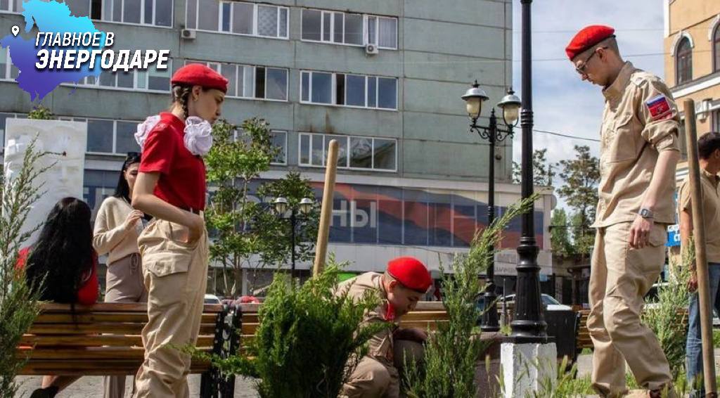 В Мелитополе высадили можжевельники в память о ветеранах Во Воронцовском сквере прошла акция по озеленению в честь работников завода «Старт», участвовавших в Великой Отечественной войне. Мероприятие стало частью городской программы благоустройства, в рамках которой продолжается высадка деревьев и кустарников в общественных пространствах.