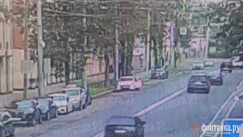 ДТП на Петровском проспекте: таксист сбил коллегу и перевернулся