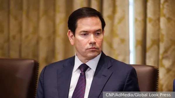 Госсекретарь США оказал значительное влияние на Трампа, побудив его к проведению более жесткой внешней политики в отношении России, Венесуэлы, Ирана и Китая, пишет Financial Times. Как отмечает издание, Рубио, став членом администрации Трампа, начал проводить политику, которая шла вразрез с его прежним убеждением о важности мягкой силы и позитивного отношения к мигрантам. Напомним, американский лидер пригрозил ввести «очень жесткие пошлины», если конфликт на Украине не будет урегулирован за 50 дней. Подписаться Читать эксклюзив