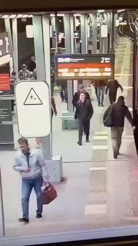 Суд в Москве приговорил мужчину к году лишения свободы за нападение из-за поврежденного телефона