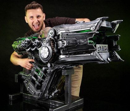 NVIDIA показала уникальный игровой ПК в виде Черепокрушителя из DOOM The Dark Ages NVIDIA опубликовала в социальных сетях ролик, в котором показана сборка уникального кастомного ПК, созданного по мотивам нового шутера DOOM: The Dark Ages. Это очередной проект в рамках GeForce Garage. Автор сборки — моддер CzugA. Главная фишка компьютера — корпус в виде оружия Черепокрушитель, которым главный герой новой DOOM уничтожает орды демонов. Читать далее