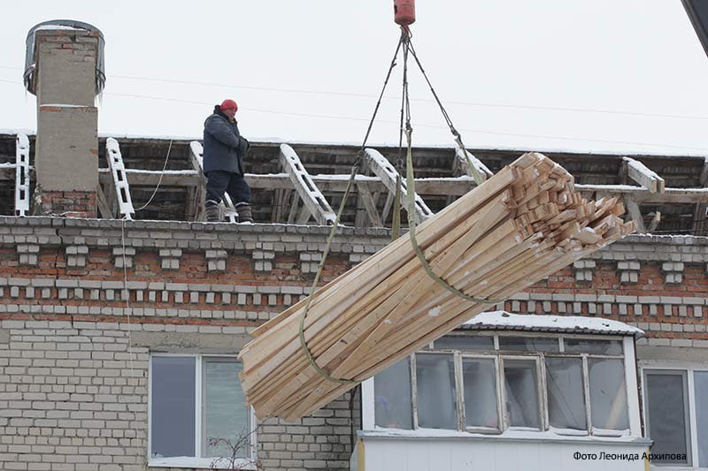 Курганская область с рамках шефской помощи капитально отремонтирует Краснодонскую городскую стоматологическую поликлинику и кабинет первичного осмотра по улице Красных Шахтеров  В рамках проекта планируется установить современное медицинское оборудование, отремонтировать помещение регистратуры, кабинет первичного осмотра и фойе, обновить входную группу.   Также планируется капитальный ремонт крыш на четырех многоквартирных домах в Краснодоне и Молодогвардейске, сообщили в департаменте строительства, госэкспертизы и жилищно-коммунального хозяйства Курганской области.