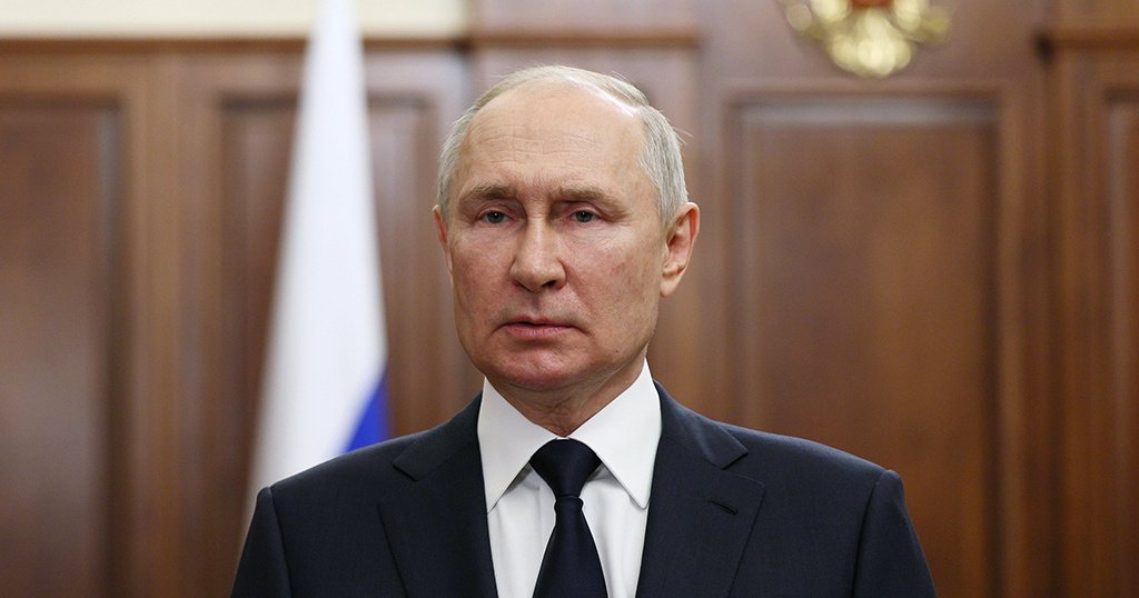 "Отношения наши совсем испортились": Путин ответил на вопрос, есть ли возможность у Германии стать посредником в украинском вопросе "Мы рассматриваем ФРГ, не как нейтральное государство, а как сторону поддерживающую Украину, даже как соучастника боевых действий" Возможная поставка Taurus Украине не повлияет на ход СВО, но испортит отношения Германии и России, добавил президент России. "Если Мерц хочет позвонить и поговорить, мы от контактов не отказывались и к этому открыты.Они эти контакты прекратили, они пусть и возобновляют" - отметил Путин. Царьград.ТВ — Не боимся говорить правду Подпишись