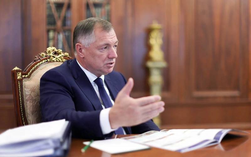 Вице премьер Марат Хуснуллин доля программ с господдержкой в общей ипотечной выдаче в этом году составила 82 это рекордный показатель за историю рынка Он отметил что несмотря на то что рыночная ипотека выдается по ставке 21 люди продолжают платить по семейной ипотеке 6 Сейчас также продолжают действовать дальневосточная арктическая IT ипотека и льготная ипотека на новых территориях Правительство готовится к этому росту готовится граддокументация территория под строительство решаются вопросы связанные с проектированием а также организационные вопросы Кроме того до конца года будет принято решение правительства по распространению дальневосточной и арктической ипотеки на вторичное жилье в тех городах где пока не возводятся многоквартирные дома developers policy