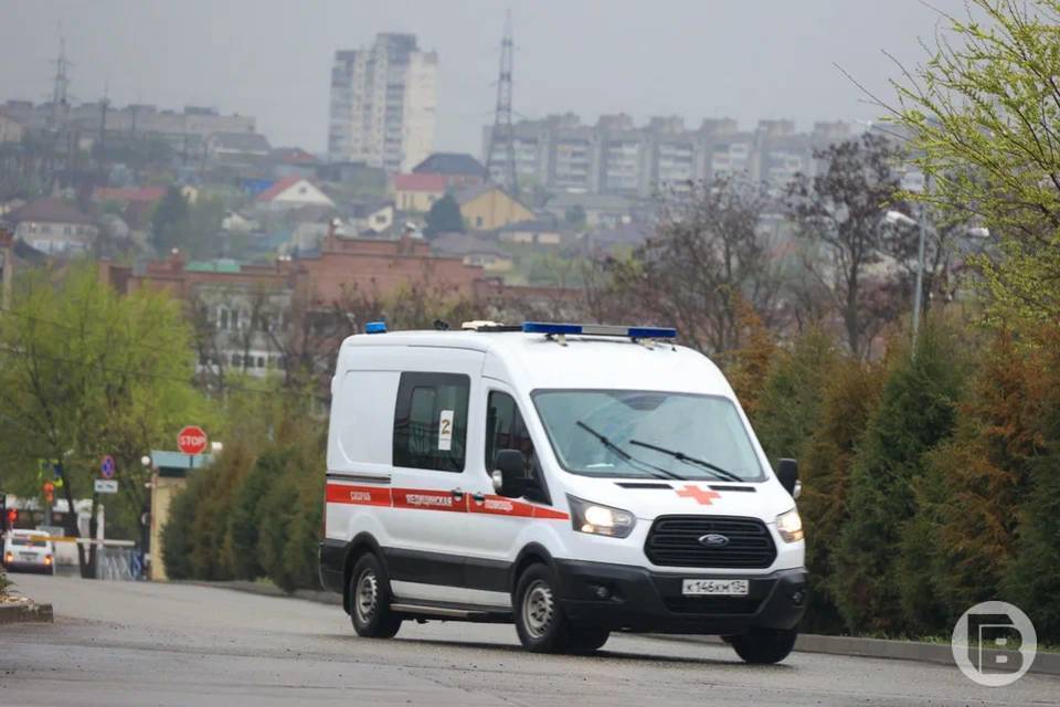 Иномарка сбила 10-летнего ребенка в Волжском Девочка сама обратилась за медпомощью. 26 мая в Волжском Волгоградской области произошло ДТП. Авария случилась вечером, около 19:20, напротив дома №35А по улице Оломоуцкой. Водитель машины Hyundai Solaris сбил 10-летнюю девочку. Ребенок получил травмы. - В результате ДТП пешеход самостоятельно обратилась в медучреждение, - сообщили в ГУ МВД России по Волгоградской области.