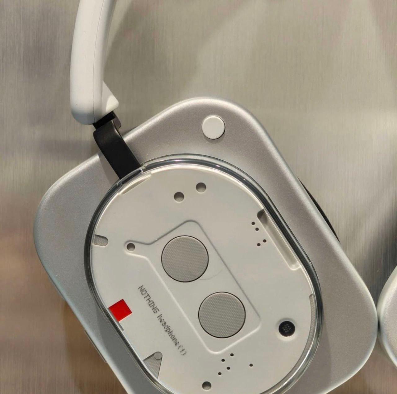 Nothing Headphone 1 теперь не только на рендерах, но и на фото В сети появились шпионские фото Nothing Headphone 1 — ими поделился пользователь под ником nothing_fan_blog. Вполне возможно, что изображения ему достались от самой Nothing, чтобы подогреть интерес к новинке. Презентация состоится 1 июля, наушники покажут вместе с Nothing Phone 3 . Rozetked Подписаться