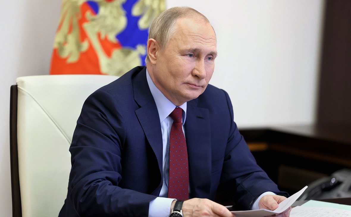 Президент России Владимир Путин поздравил главу Дагестана с юбилеем Глава государства подчеркнул что Сергей Меликов прошёл насыщенный трудовой путь добился успеха на военном и государственном поприще состоялся как грамотный принципиальный и ответственный руководитель   Уверен что ваш солидный опыт высокие организаторские и профессиональные качества и впредь будут служить решению сложных многоплановых задач стоящих перед Республикой Дагестан сохранению межнационального мира и согласия на Северном Кавказе Желаю вам здоровья и всего наилучшего говорится в поздравлении