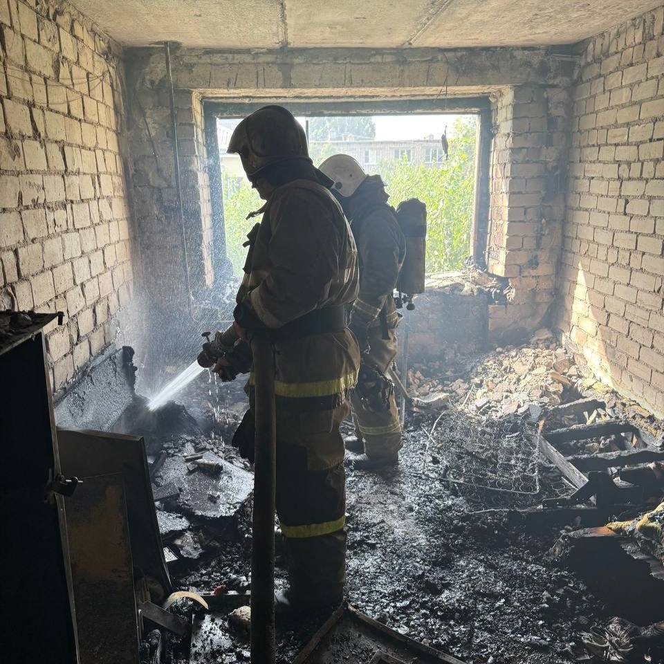 Два ребенка погибли еще один пострадал во время пожара в квартире на улице Адмирала Макарова МЧС Подписаться Написать нам