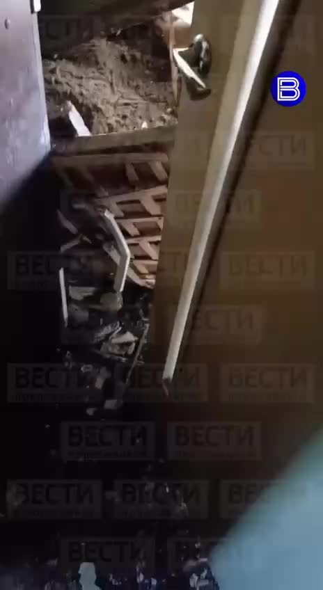 Жители Мурманска и Воронежа жалуются на состояние разрушающихся домов