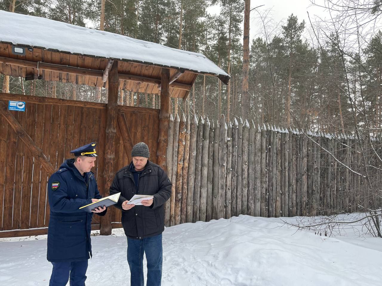 Прокуратура Чердаклинского района проводит проверку исполнения законодательства о лесопользовании.     В частности, заместитель прокурора района Матвеев Н.С. анализирует вопросы доступности для граждан территорий арендованных земельных участков государственного лесного фонда, использования их по назначению, наличия и исполнения проектов освоения лесов.     По результатам проверки будут приняты исчерпывающие меры прокурорского реагирования.