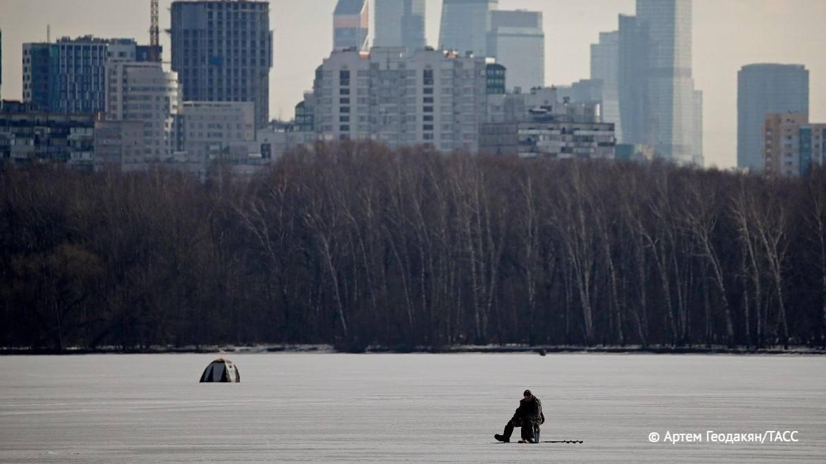 В Москве реке определили минимальное содержание микропластика  Это говорит о чистоте водоема сообщили ТАСС в пресс службе МГУ Также ученые проанализировали с помощью нового физико химического метода состав Десны где доля микропластика оказалась еще ниже Фото и информация ТАСС знаниевгороде