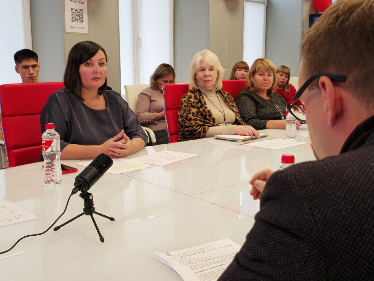В Херсонском техническом университете проходит Неделя инженера при поддержке Минпромторга Херсонской области   Министерство промышленности и торговли Херсонской области проводит Неделю инженера на базе Херсонского технического университета Инициатива приурочена ко Дню инженера и направлена на популяризацию инженерных профессий среди молодёжи региона В течение недели проходят открытые лекции серия круглых столов с участием преподавателей студентов и представителей промышленного сектора Обсуждаются актуальные вызовы инженерного образования перспективы трудоустройства развитие технологий и роль инженерных кадров в экономике региона   В рамках мероприятий поднимались темы применения искусственного интеллекта в производстве цифровизации промышленности подготовки специалистов для высокотехнологичных отраслей а также направления развития современной радиоэлектроники и её значение для инженерной сферы   Неделя инженера продлится до конца недели и завершится серией практических встреч с представителями предприятий Минпромторг Херсонская область Подписывайтесь на канал ВКонтакте Одноклассники Сайт МПТ ХО