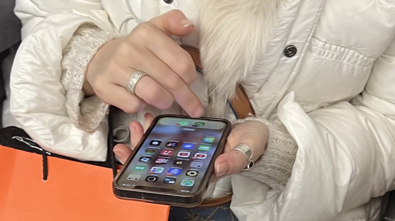 Брянцам дали рекомендации по использованию смартфонов в мороз   guberniya tv obshhestvo 325308 Низкие температуры прежде всего негативно влияют на аккумуляторы мобильных устройств В зоне риска находятся как новые модели так и смартфоны которые находятся в эксплуатации более года ƃℾ подписаться прислать новость