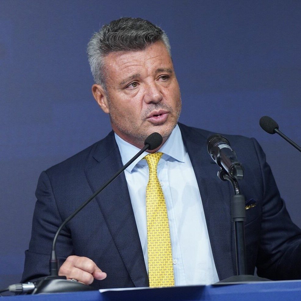 Тут президент турецкого Фенербахче сдал положительный тест на наркотики Как сообщает источник в образце волос Садеттина Сарана были обнаружены следы кокаина Отчет отправлен в Генеральную прокуратуру Стамбула а сам Саран сейчас находится под подпиской о невыезде Интересно какой будет результат если протестировать руководителей российских футбольных клубов