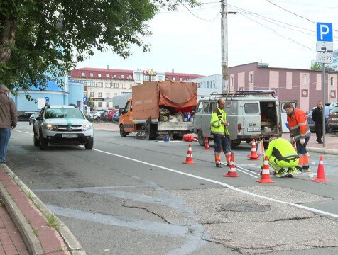 Участок двустороннего движения по улице Достоевского в Калуге продлили   С 25 июня на улице Достоевского в Калуге заработала новая схема движения. На участке от улицы Рылеева до улицы Плеханова теперь организовано двустороннее движение.