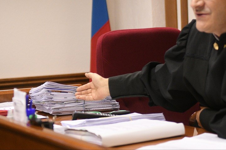 Смягчили приговор, посмотрев на зарплату Весной в Нюрбинском районе мужчина украл телефон у пенсионера. На него завели дело о краже с причинением значительного ущерба. Преступнику грозил срок в колонии. Но посмотрев на доходы пенсионера, дело переквалифицировали на обычную кражу. Подробнее