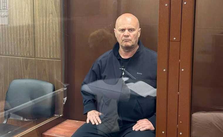 Мэра Красноярска Владислава Логинова Мосгорсуд оставил в СИЗО. Напомним, Логинов обвиняется в получении взяток на 180 млн руб. Апелляционная жалоба защиты была оставлена без удовлетворения. Источник: Тайны Кремля