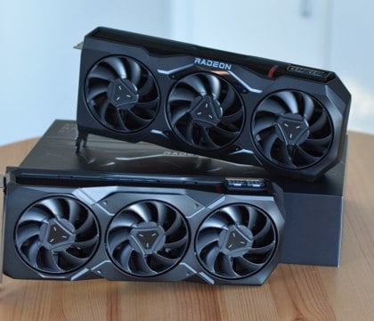 Radeon RX 9070 XT и RX 9070 засветились в Geekbench 6 — примерно равны RX 7900 XT и RX 7800 XT  В конце февраля ожидается презентация первых десктопных видеокарт AMD на архитектуре RDNA 4 — Radeon RX 9070 и RX 9070 XT. Новинки уже тестируются партнерами AMD, в результате чего в сеть утекли данные об их производительности. Radeon RX 9070 XT в паре с Ryzen 7 9800X3D набирает 179 178 баллов с OpenCL и 177 395 баллов с Vulkan в графических тестах Geekbench 6.  Читать далее