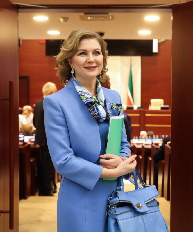 Ирина Волынец спустя пять лет работы покинет должность детского омбудсмена РТ В разговоре с корреспондентом БИЗНЕС Online она подтвердила эту информацию В любом случае весь мой опыт все мои наработки знания останутся на службе материнства и детства сказала Волынец Свое следующее место работы она пока не раскрыла По закону регионы вводят должности региональных уполномоченных по своему усмотрению однако кандидатуры согласовываются с федеральным уполномоченным Нам удалось дозвониться до уполномоченной при президенте РФ по правам ребенка Марии Львовой Беловой она пока от комментариев отказалась ℹ  Подпишитесь на БИЗНЕС Online