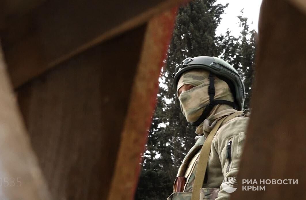 Звуки выстрелов и перекрытие дорог 28 ноября в Симеизе пройдут антитеррористические учения Об этом сообщила мэр Ялты Янина Павленко Будет проводиться проверка готовности оперативных служб к ликвидации чрезвычайной ситуации террористического характера сказала она Правоохранители применят средства имитации возможны звуки холостых выстрелов срабатывания пиротехники На время тренировок ограничат движение транспорта Схему опубликуют дополнительно Фотографировать и снимать учения категорически запрещено 0   Подписаться на РИА Новости Крым в Telegram MAX VK