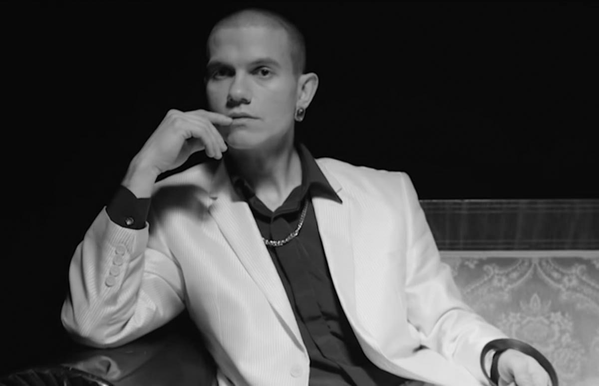 Умер солист группы Shortparis Николай Комягин сообщила Ксения Собчак Комягину стало плохо после тренировки по боксу Ему было 39 лет А что ещё случилось