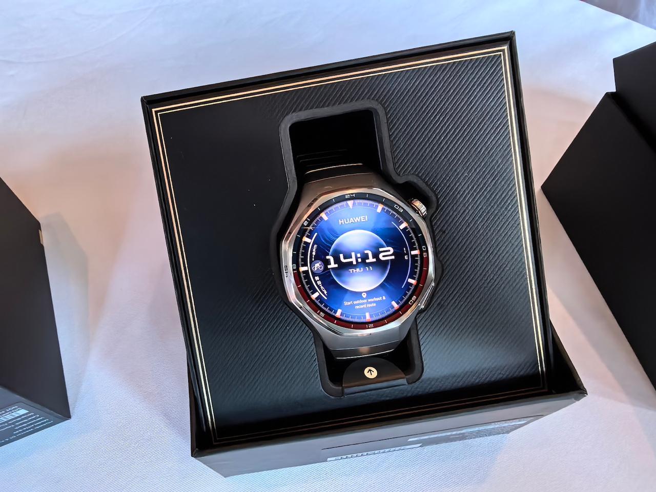Флагманские часы HUAWEI Watch GT 6 и люксовые Watch Ultimate 2 представлены официально Сегодня 19 сентября компания Huawei провела масштабную презентацию аппаратных новинок в рамках которой были представлены новые поколения часов Watch GT 6 Watch Ultimate 2 и Watch D2 а также смартфоны HUAWEI nova 14 наушники HUAWEI FreeBuds 7i и планшеты HUAWEI MatePad 12 X Все подробности в этом материале iguides